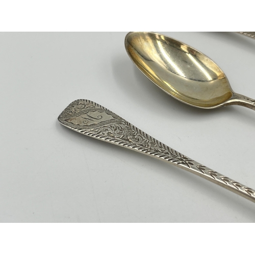 2532 - Three Victorian Wakely & Wheeler hallmarked London silver tea spoons, dated 1890 - approx. gross wei... 