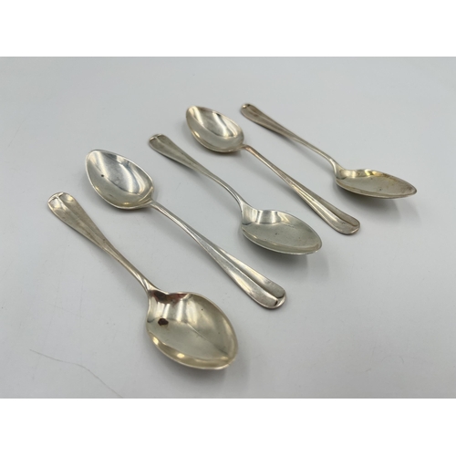 2534 - Five George V Viner's Ltd. hallmarked Sheffield silver teaspoons, dated 1931 - approx. gross weight ... 