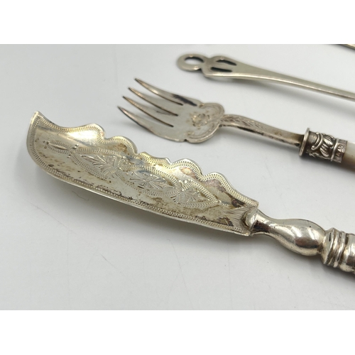 2537 - Five pieces of silver cutlery, four sterling - approx. gross weight 70g and one .830 continental - a... 