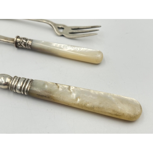 2537 - Five pieces of silver cutlery, four sterling - approx. gross weight 70g and one .830 continental - a... 