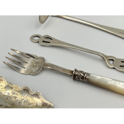 2537 - Five pieces of silver cutlery, four sterling - approx. gross weight 70g and one .830 continental - a... 