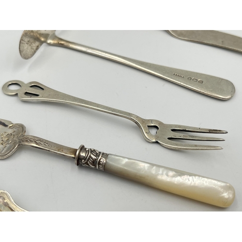 2537 - Five pieces of silver cutlery, four sterling - approx. gross weight 70g and one .830 continental - a... 