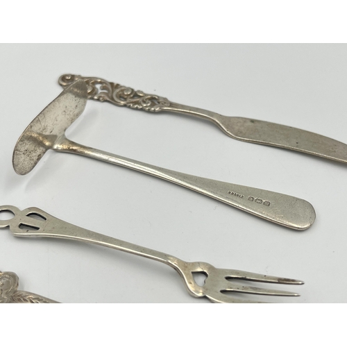 2537 - Five pieces of silver cutlery, four sterling - approx. gross weight 70g and one .830 continental - a... 