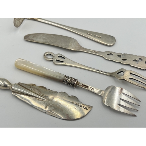 2537 - Five pieces of silver cutlery, four sterling - approx. gross weight 70g and one .830 continental - a... 