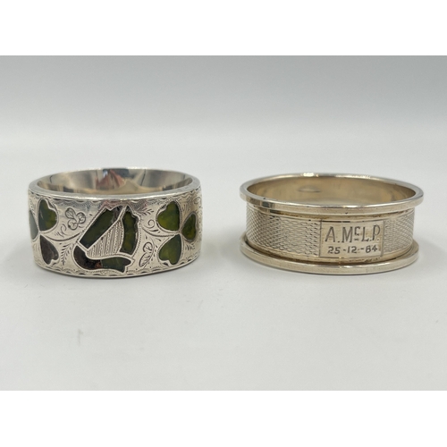 2542 - Two hallmarked Birmingham silver napkin rings - approx. gross weight 30g