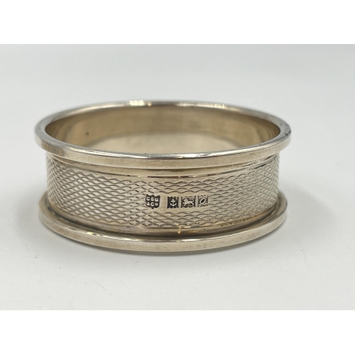 2542 - Two hallmarked Birmingham silver napkin rings - approx. gross weight 30g