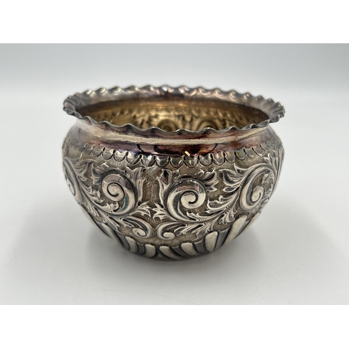 2556 - A Victorian Walker & Hall hallmarked Sheffield silver bowl with repousse design, dated 1898 - approx... 