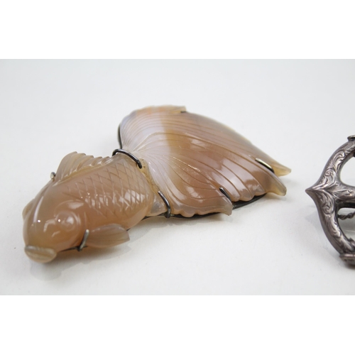 2009 - Two antique silver and agate brooches, one anchor and one fish - approx. gross weight 22g