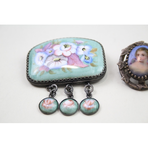 2010 - Four 19th century and later brooches to include coral, handpainted porcelain etc. - approx. gross we... 