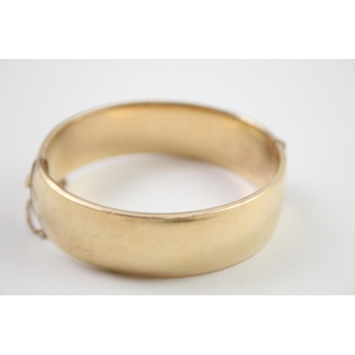 2018 - A rolled gold bangle with etched foliate design - approx. gross weight 41g