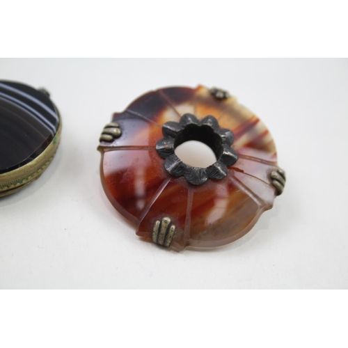 2021 - Three pieces of antique agate set jewellery, two pendants and one brooch - approx. gross weight 34g