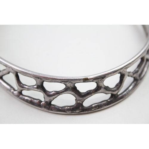 2032 - A Jacob Hill silver plated modernist collar necklace - approx. gross weight 56g