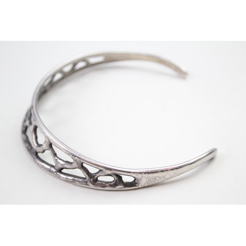 2032 - A Jacob Hill silver plated modernist collar necklace - approx. gross weight 56g