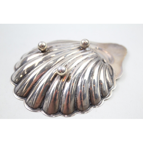 2131 - A .925 sterling silver shell shaped dish - approx. gross weight 42g