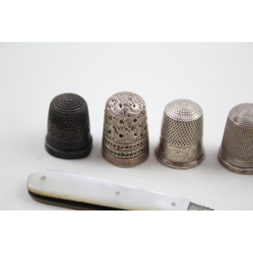 2156 - Six .925 sterling silver items, five thimbles and one button hook - approx. gross weight 26g