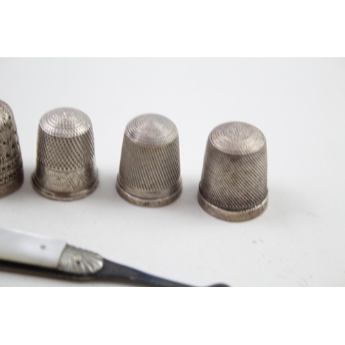 2156 - Six .925 sterling silver items, five thimbles and one button hook - approx. gross weight 26g