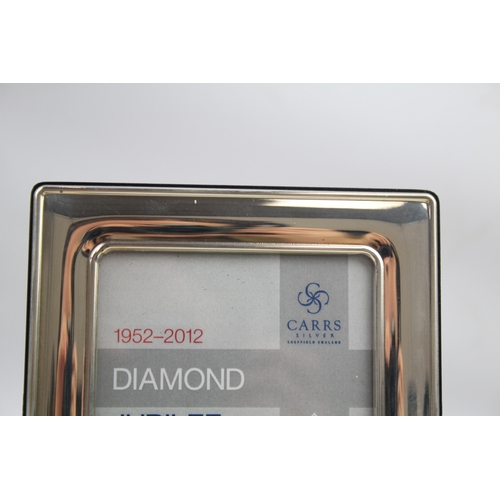 2169A - A boxed Carrs Silver .925 sterling silver commemorative Diamond Jubilee photograph frame - approx. 1... 