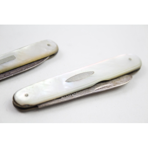 2170 - Three .925 sterling silver and mother of pearl knives - approx. gross weight 56g