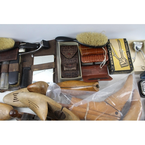 499 - A collection of early/mid 20th century vanity items to include boxed Rolls Razor Viscount cut throat... 