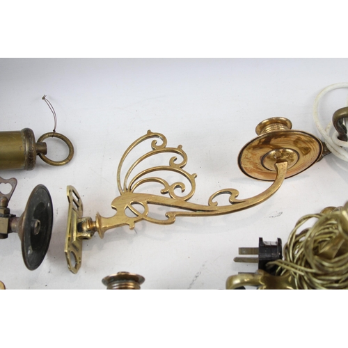 513 - Seven pieces of antique and later brass lighting to include S. M. Gas Co wall light, two Pullman tri... 