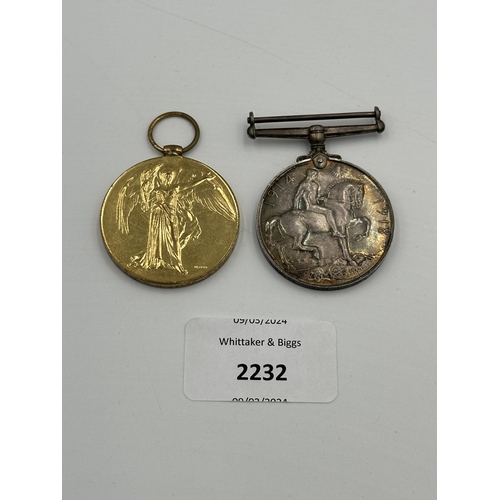 2232 - A WWI British medal pair presented to252519 Pte. H. Tyler Manch R.