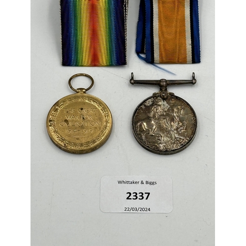 2337 - A WWI British medal pair presented to 235432 Pte. R. Robinson R.M. Fus.