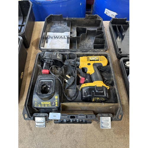 901 - A DeWalt DC727 cordless combi drill