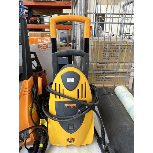 932 - A Halfords pressure washer