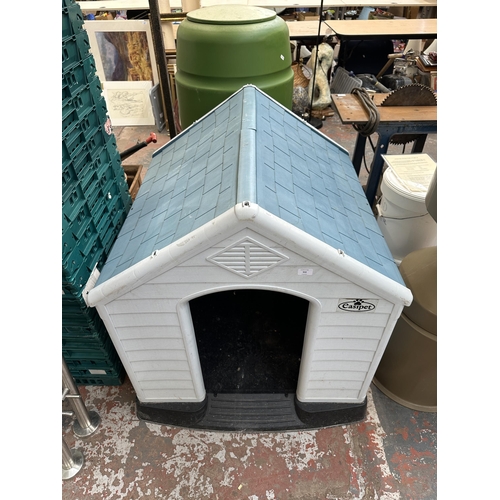 950 - An Easipet plastic dog kennel