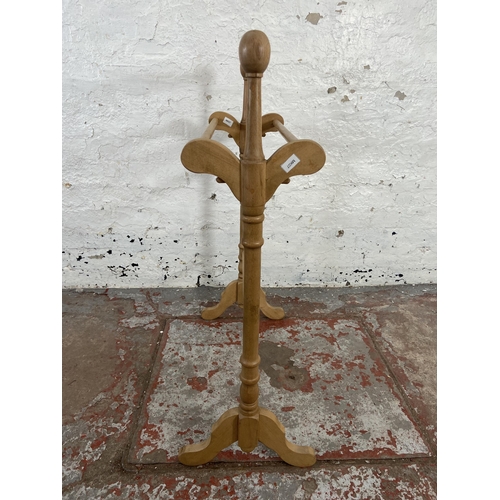 132 - A Victorian style beech towel rail - approx. 88cm high