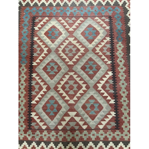 156 - A mid 20th century Kilim rug - approx. 227cm x 166cm