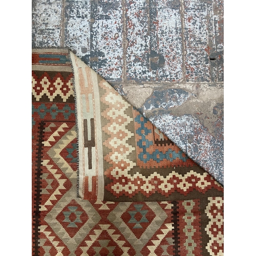 156 - A mid 20th century Kilim rug - approx. 227cm x 166cm