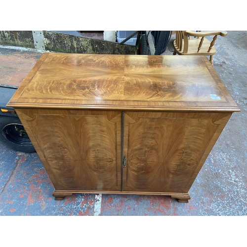 170 - An early/mid 20th century inlaid walnut two door radiogram cabinet - approx. 94cm high x 99cm wide x... 