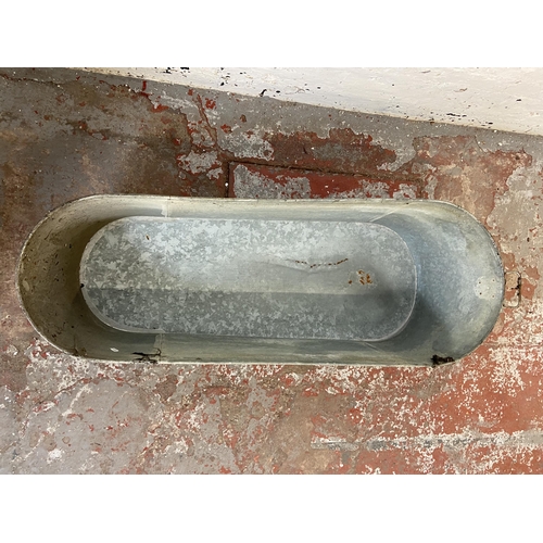 191 - A vintage galvanised bath tub - approx. 31cm high x 50cm wide x 137cm long