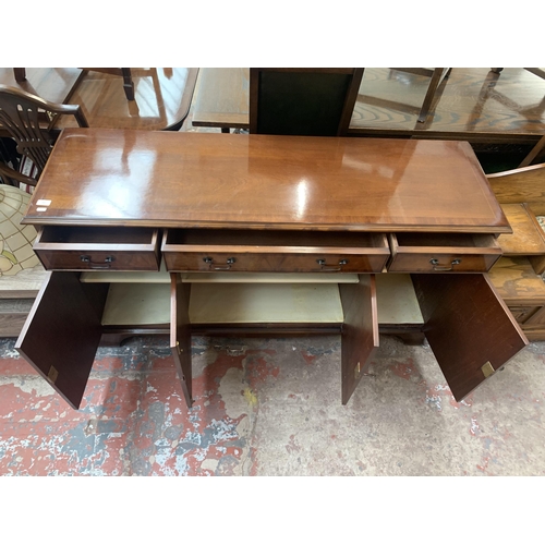 197 - A Georgian style mahogany sideboard - approx. 84cm high x 152cm wide x 45cm deep (keys in office)