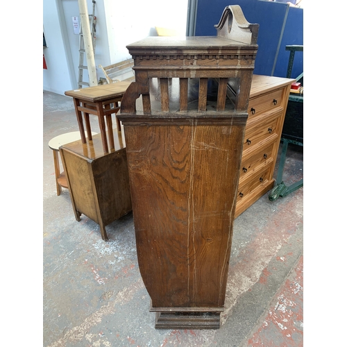 211 - A late Victorian oak shelving unit - approx. 152cm high x 74cm wide x 42cm deep