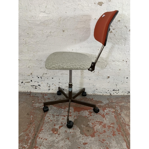 249 - A mid 20th century ROC swivel office desk chair