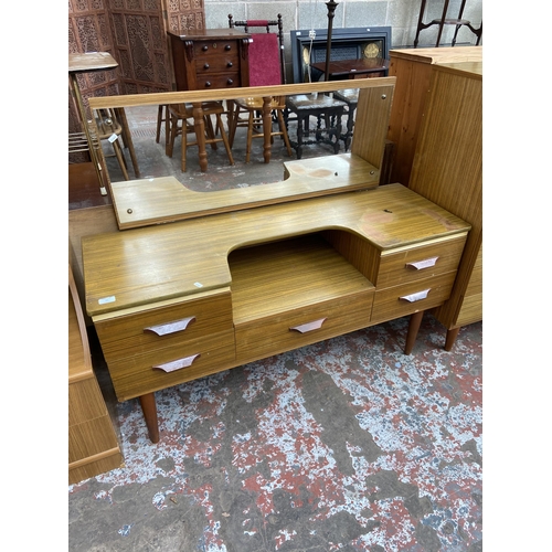 61 - A mid 20th century teak effect dressing table - approx. 106cm high x 120cm wide x 43cm deep