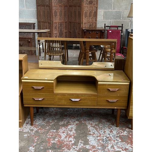 61 - A mid 20th century teak effect dressing table - approx. 106cm high x 120cm wide x 43cm deep