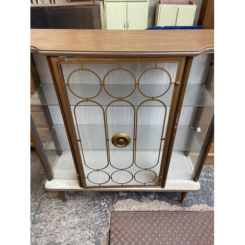 67 - A mid 20th century teak effect and glass display cabinet - approx. 98cm high x 91cm wide x 30cm deep