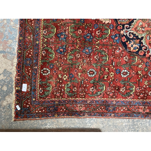 75 - A late 19th/early 20th century Persian hand knotted rug - approx. 162cm x 110cm