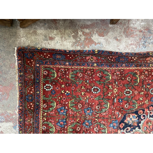 75 - A late 19th/early 20th century Persian hand knotted rug - approx. 162cm x 110cm