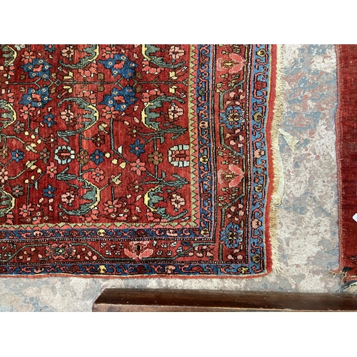 75 - A late 19th/early 20th century Persian hand knotted rug - approx. 162cm x 110cm