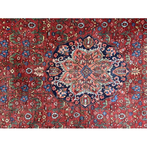 75 - A late 19th/early 20th century Persian hand knotted rug - approx. 162cm x 110cm