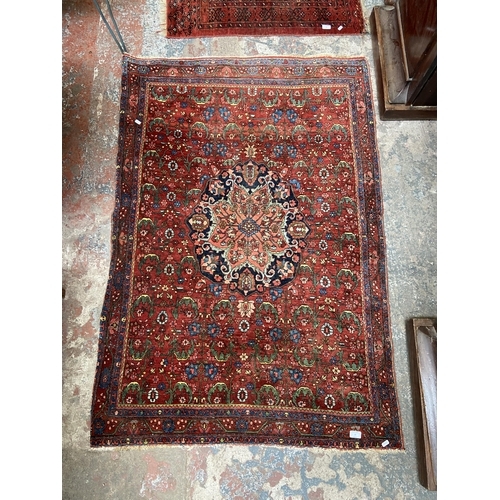 75 - A late 19th/early 20th century Persian hand knotted rug - approx. 162cm x 110cm