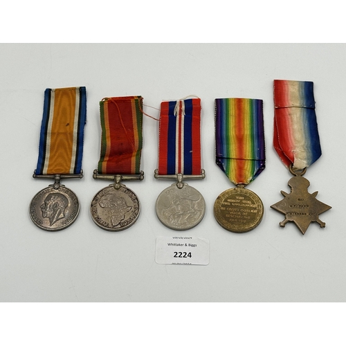 2224 - Two WWI and WWII South African medal sets presented to Sjt. G F Reed Pietersbg Cdo.