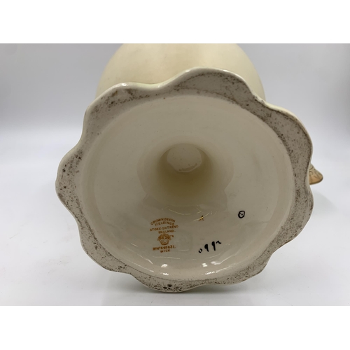 302 - Two pieces of early 20th century Crown Devon Fielding Blush Ivory pottery, one Wick Rd No. 648631 tw... 