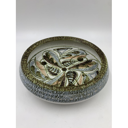 317 - A 1970s Denby stoneware circular footed bowl by Glyn Colledge - approx. 20cm diameter