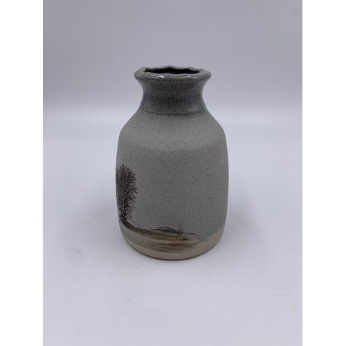 326 - A Mike Pollard Mocha Ware studio pottery vase - approx. 12.5cm high