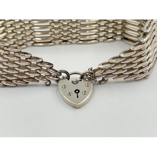 2041 - A hallmarked London silver gate bracelet with padlock clasp, dated 1977 - approx. gross weight 28.06... 